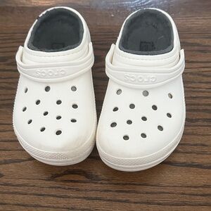 Big Kids Junior CROCS Size J4
Authentic CROCS
Very Good Used Condition